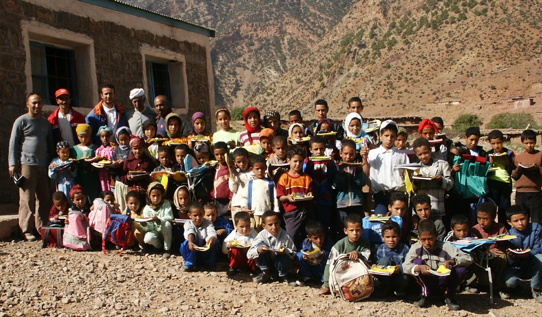 Distribution de cartables et de fournitures scolaires aux enfants de la vallée d'Anergui